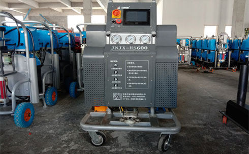 聚氨酯材料發(fā)泡機家具模具澆注(圖1) H5600-PLC聚氨酯材料發(fā)泡機